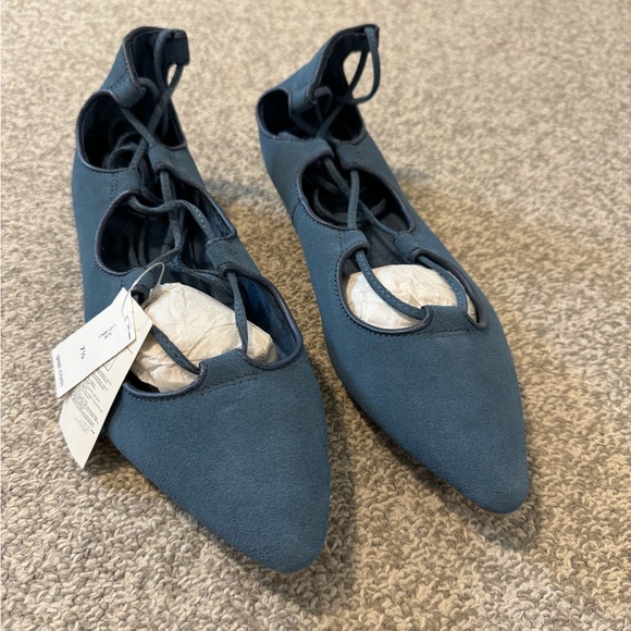 Gap Suede Blue pointy toe tie-up flats - Picture 3 of 3